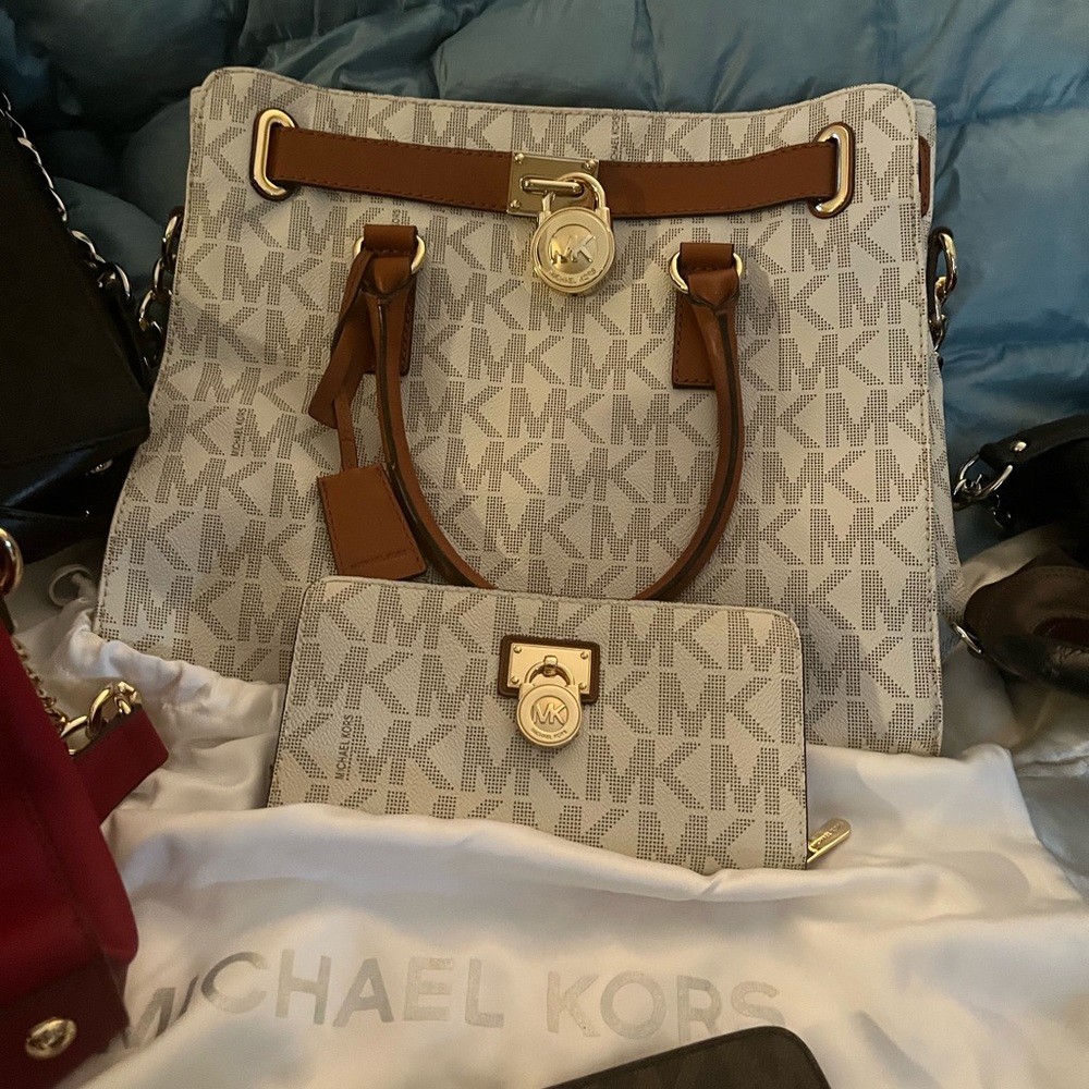 Michael Kors large Hamilton w/ dust bag & gold hardware